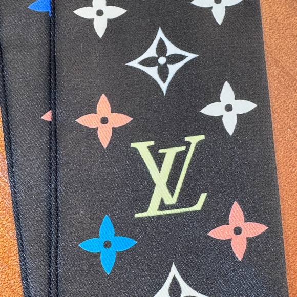 Louis Vuitton x Takashi Murakami
Monogram Multicolor BB Bandeau - Picture 5 of 5